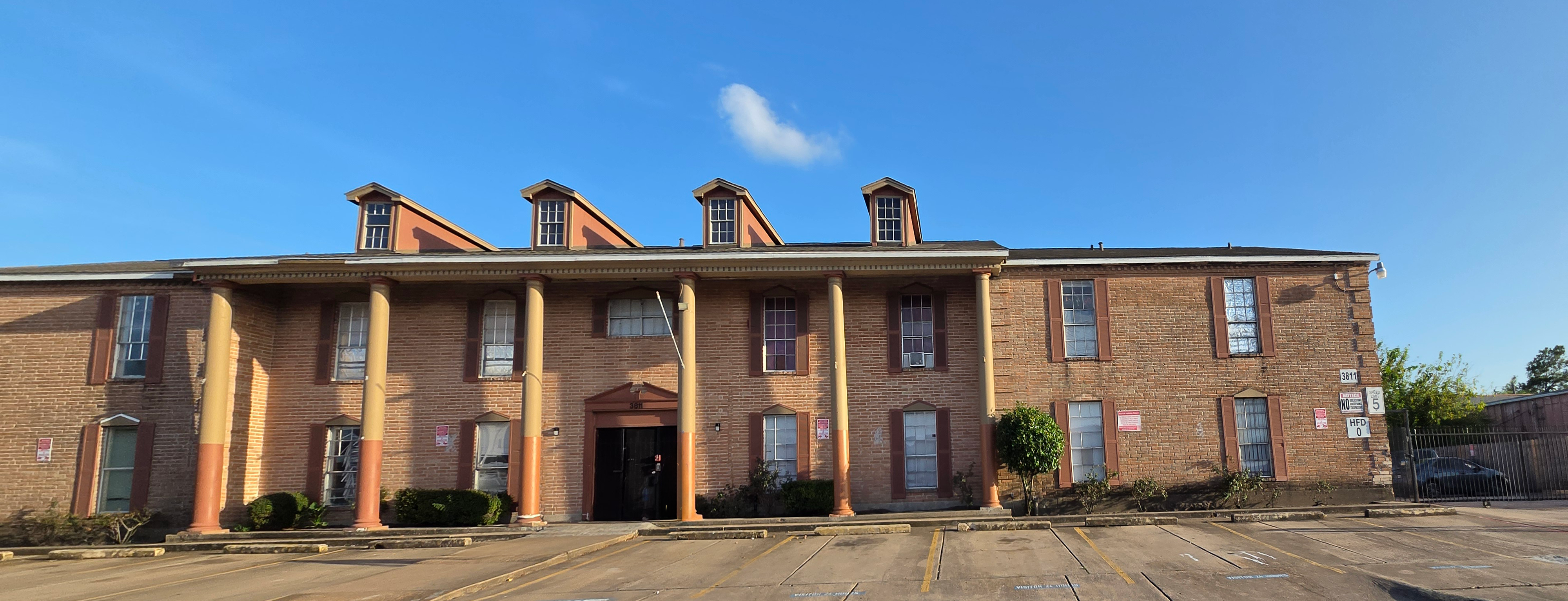 3811 Link Valley Apartments Exterior